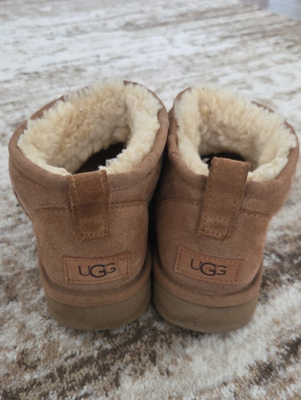 UGG Classic Ultra Mini - Picture 3 of 8